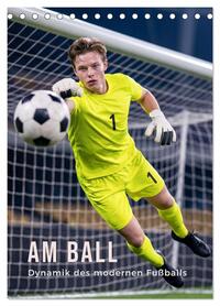 Am Ball - Dynamik des modernen Fußballs (Tischkalender 2027 DIN A5 hoch), CALVENDO Monatskalender
